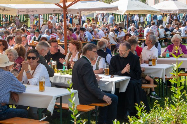 Grossansicht in neuem Fenster: Hopfakranzlfest Pater Lukas Bürger