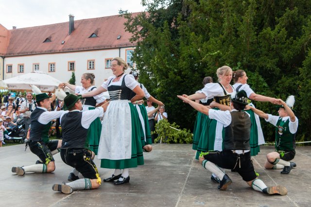 Grossansicht in neuem Fenster: Hopfakranzlfest Tanz 2