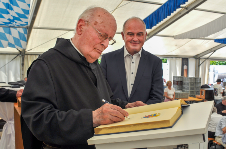 Ehrenbürger Altabt gold. Buch